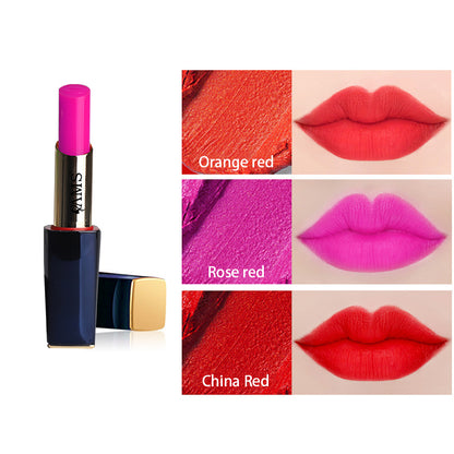 Gradien matte tiga warna pabrik lipstik OEM memproses produk perawatan kulit makeup kecantikan